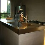 Brick House سوماكامبانا