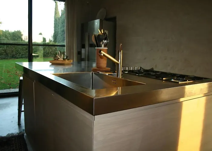 Brick House Соммакампанья